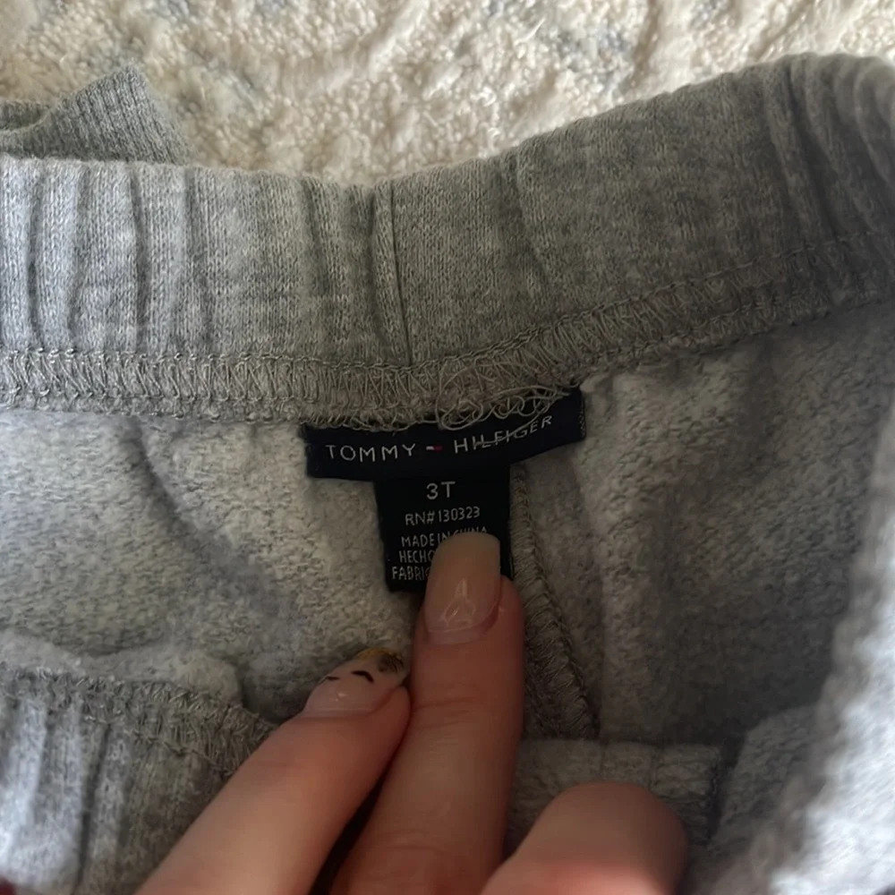 Bundle of 2 joggers and jeans. - Picture 5 of 7